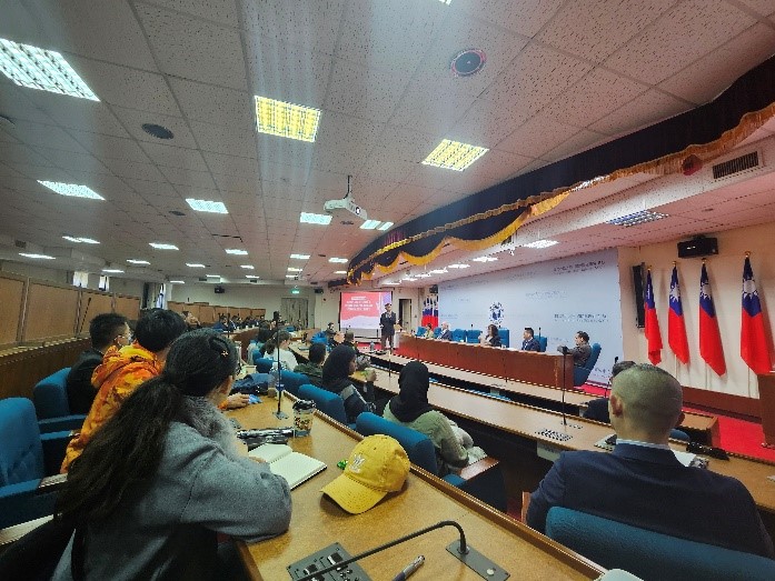 1131129 the GIIS Students Visited the IIR for a Forum-2